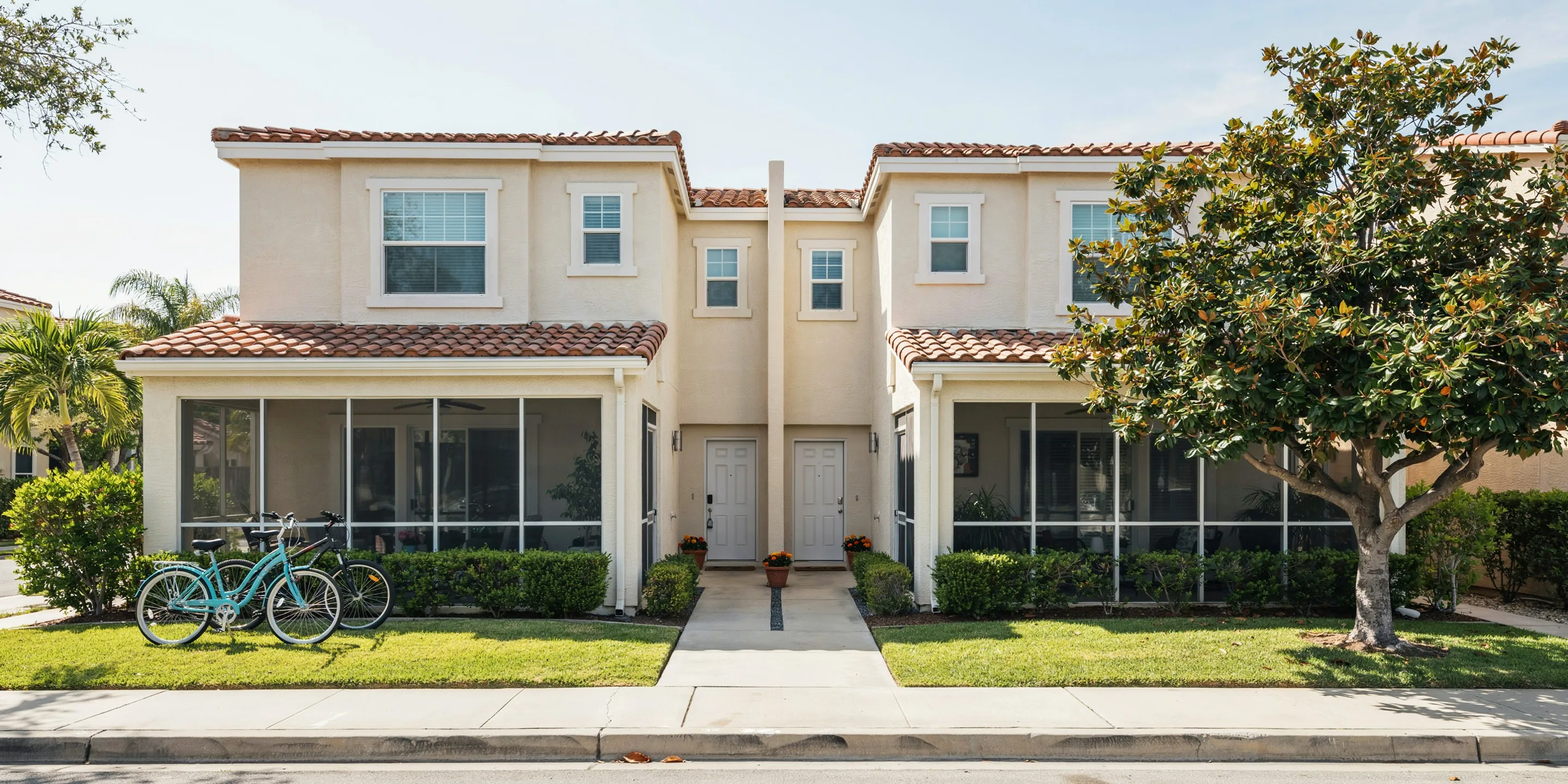 Villas with screened lanais in Pelican Pointe, Venice, FL